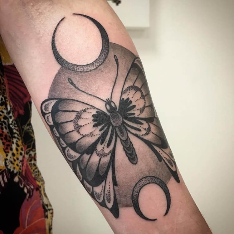 tatouage géométrique strasbourg, tatouage graphique strasbourg, tatouage dotwork strasbourg